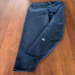 Alo yoga crop leggings, size M, black shiny, like new